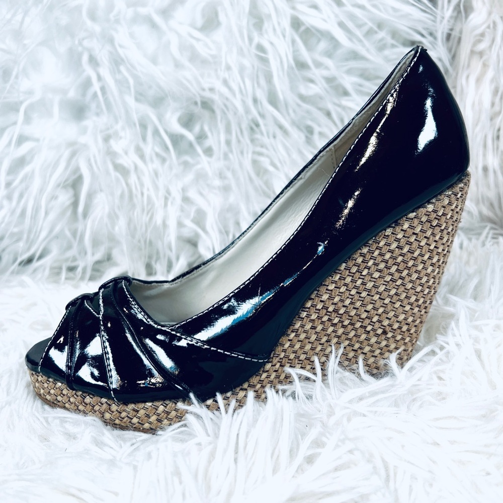QUPID 5.5 VEGAN High Peep Toe Platform Wedges